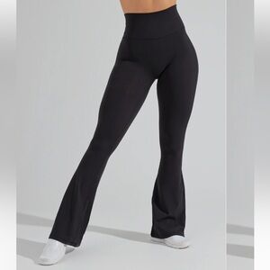 BuffBunny Black Legacy Flare Legging
Onyx Blac - XS Tall